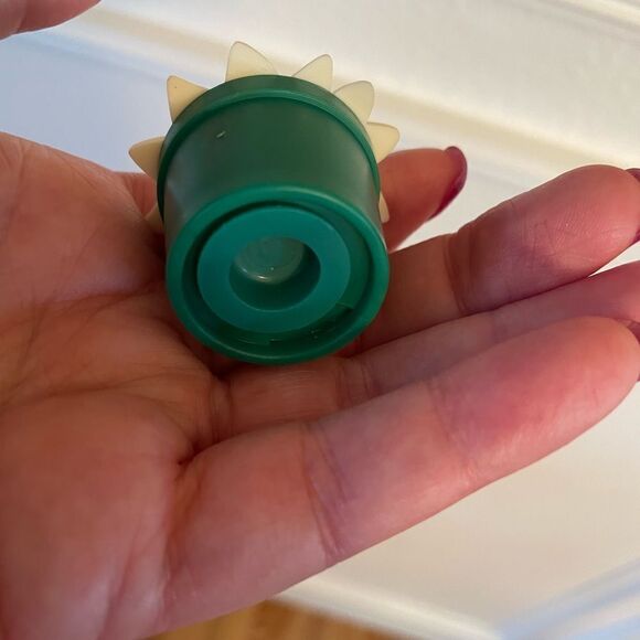 Vintage Avon Poinsettia Salt and Pepper Shakers in Baskets set of 5! - Picture 9 of 14